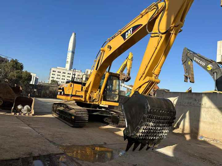 Cat325B Low Working Time CAT 320 325D 315D Excavator Caterpillar Used 25ton Cat325B Medium Size Digger - Bager goseničar: slika 4 Cat325B Low Working Time CAT 320 325D 315D Excavator Caterpillar Used 25ton Cat325B Medium Size Digger - Bager goseničar: slika 4