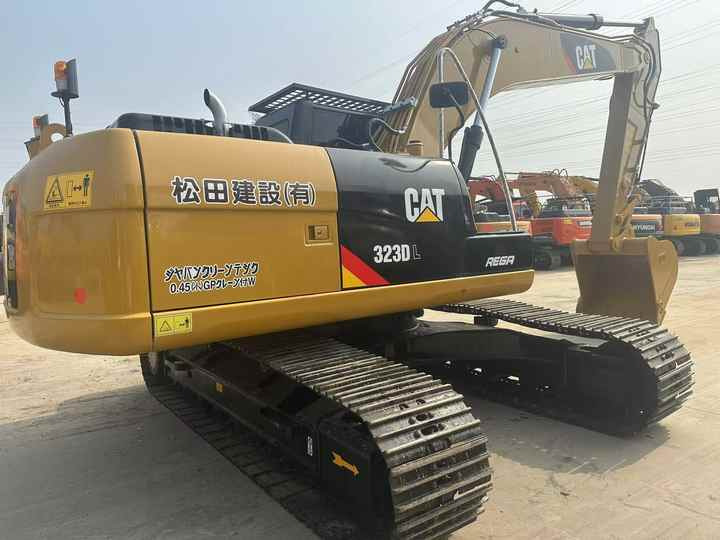 Certified Pre-Owned CAT 323DL | Heavy-Duty Excavator for Mining/ Construction - Price Negotiable! - Bager goseničar: slika 4 Certified Pre-Owned CAT 323DL | Heavy-Duty Excavator for Mining/ Construction - Price Negotiable! - Bager goseničar: slika 4
