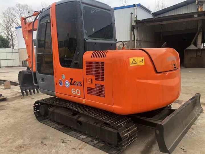 Cheap Price Hitachi ZX60 Used Excavator for Sale Used 6 Tons Hitachi Mini Excavator with Good Performance - Bager: slika 2 Cheap Price Hitachi ZX60 Used Excavator for Sale Used 6 Tons Hitachi Mini Excavator with Good Performance - Bager: slika 2