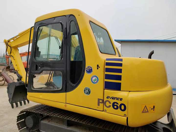 Cheap Used Komatsu PC60-7 Crawler Excavator with High Efficiency Used Heavy Machinery Komatsu P60-7 Digger Cheap for Sale - Bager goseničar: slika 2 Cheap Used Komatsu PC60-7 Crawler Excavator with High Efficiency Used Heavy Machinery Komatsu P60-7 Digger Cheap for Sale - Bager goseničar: slika 2