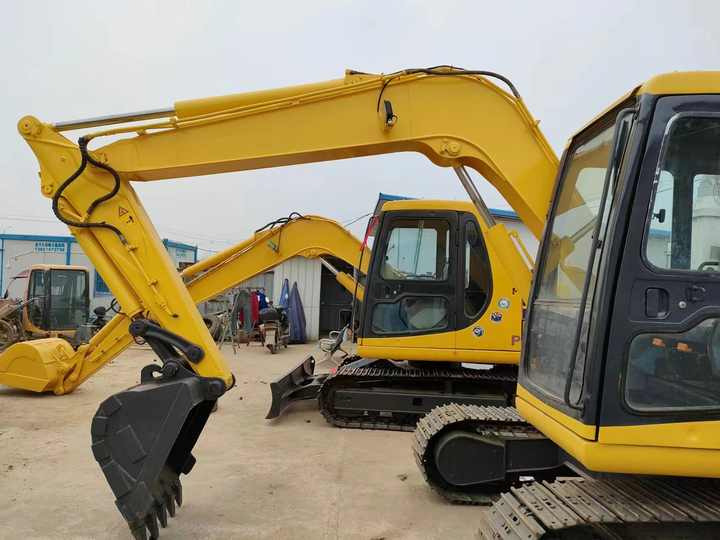 Cheap Used Komatsu PC60-7 Crawler Excavator with High Efficiency Used Heavy Machinery Komatsu P60-7 Digger Cheap for Sale - Bager goseničar: slika 3 Cheap Used Komatsu PC60-7 Crawler Excavator with High Efficiency Used Heavy Machinery Komatsu P60-7 Digger Cheap for Sale - Bager goseničar: slika 3