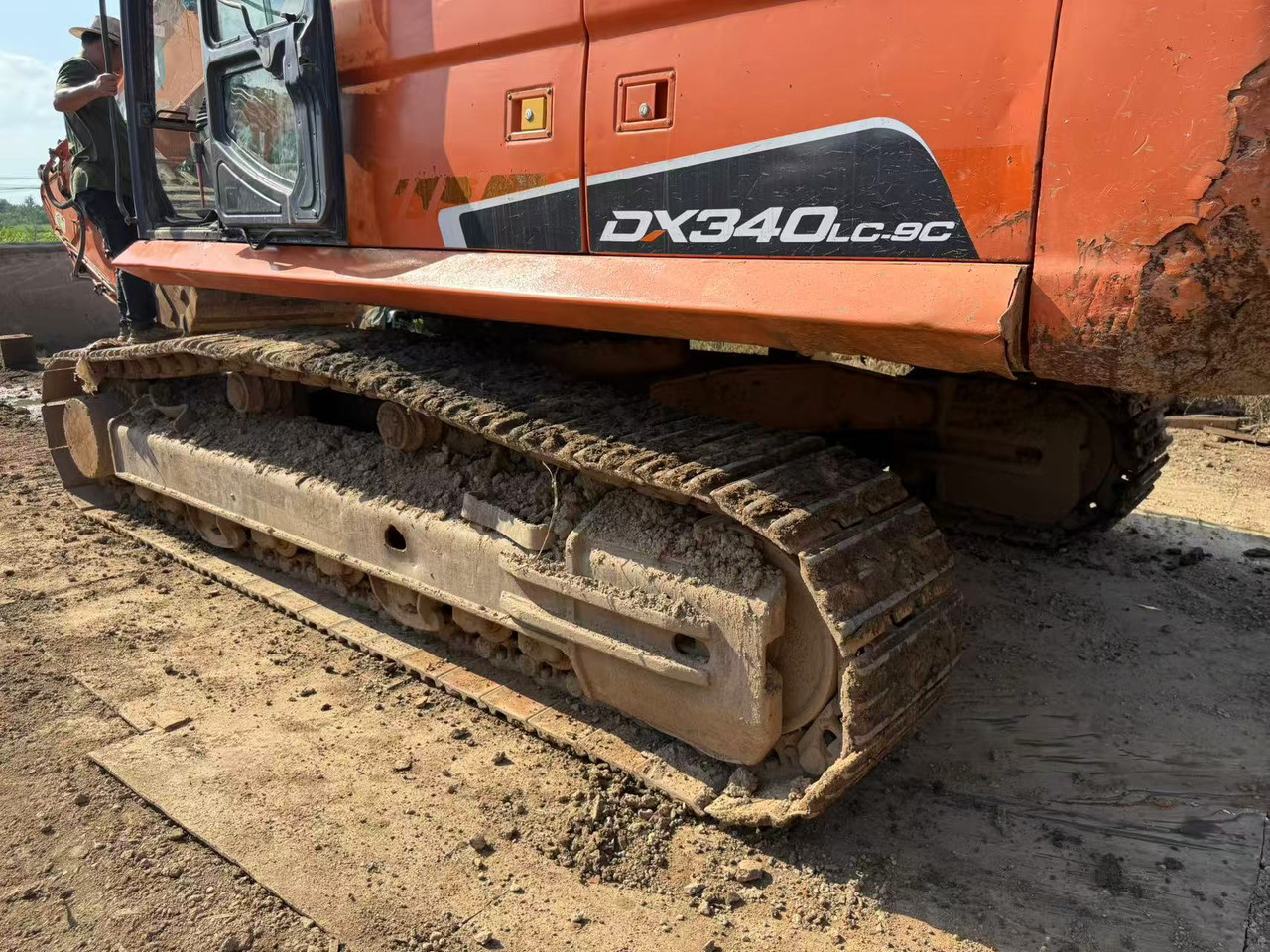 DOOSAN Original dx340 crawler excavator for sale good condition ready to work - Bager goseničar: slika 2 DOOSAN Original dx340 crawler excavator for sale good condition ready to work - Bager goseničar: slika 2