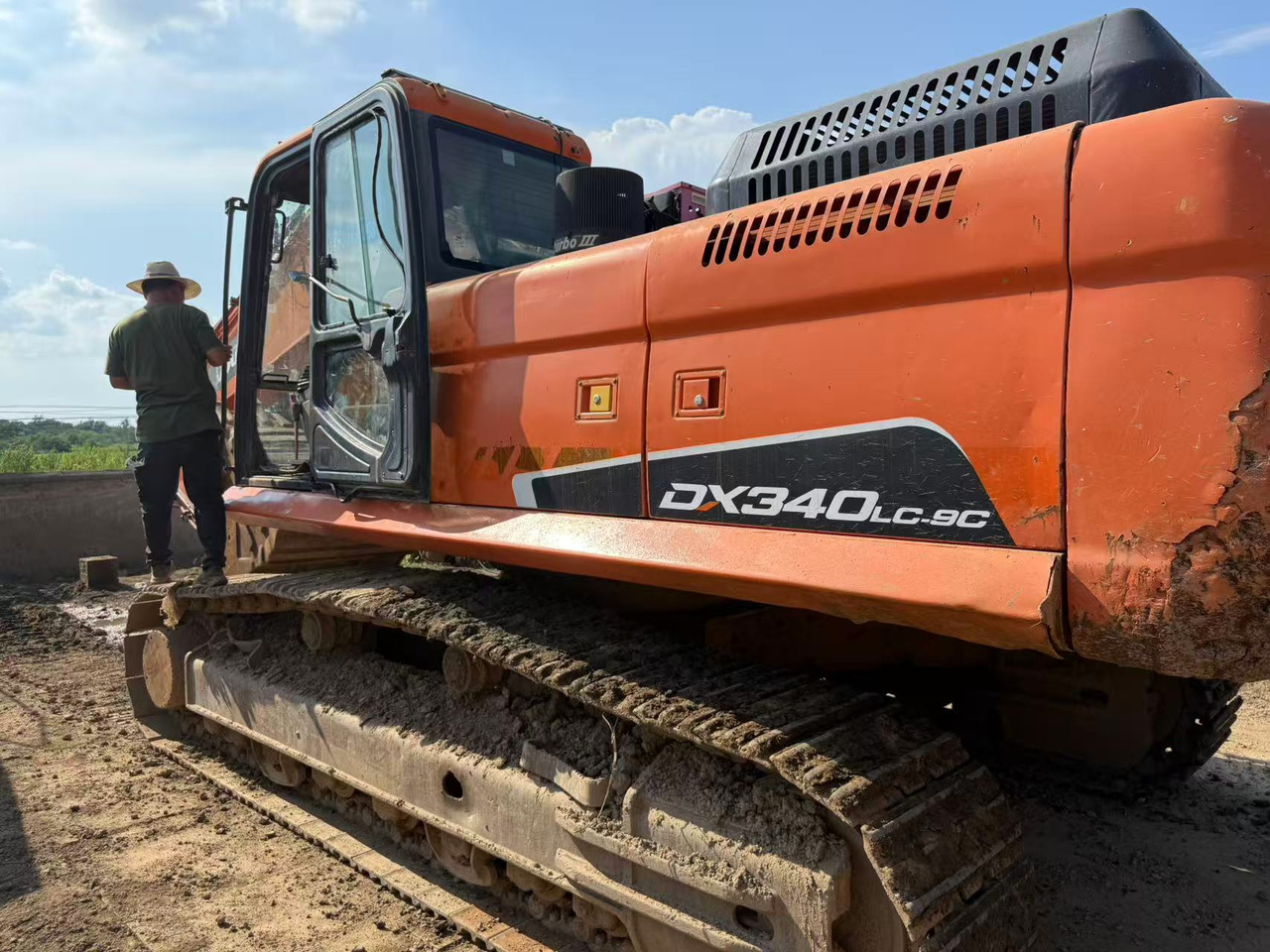 DOOSAN Original dx340 crawler excavator for sale good condition ready to work - Bager goseničar: slika 1 DOOSAN Original dx340 crawler excavator for sale good condition ready to work - Bager goseničar: slika 1