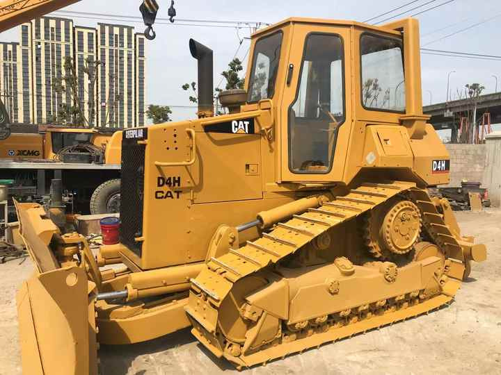 Good Condition D4H Bulldozer New Crawler Bulldozer with Parts Price Bulldozers - Buldožer: slika 2 Good Condition D4H Bulldozer New Crawler Bulldozer with Parts Price Bulldozers - Buldožer: slika 2