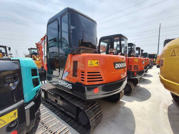 Korea Made Doosan Dh55 Excavator , 60ton 70ton 80ton 90ton Digger , Original Doosan Excavator Machinery - Mini bager: slika 3 Korea Made Doosan Dh55 Excavator , 60ton 70ton 80ton 90ton Digger , Original Doosan Excavator Machinery - Mini bager: slika 3