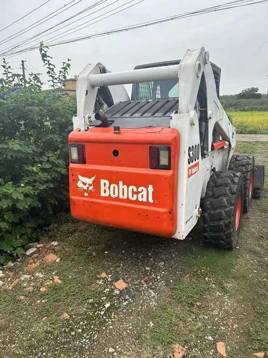 Second Hand BOBCAT S300 Skid-steer Loader with Very Good Performance Is for Sale at a Low Price - Mini nakladalec: slika 4 Second Hand BOBCAT S300 Skid-steer Loader with Very Good Performance Is for Sale at a Low Price - Mini nakladalec: slika 4