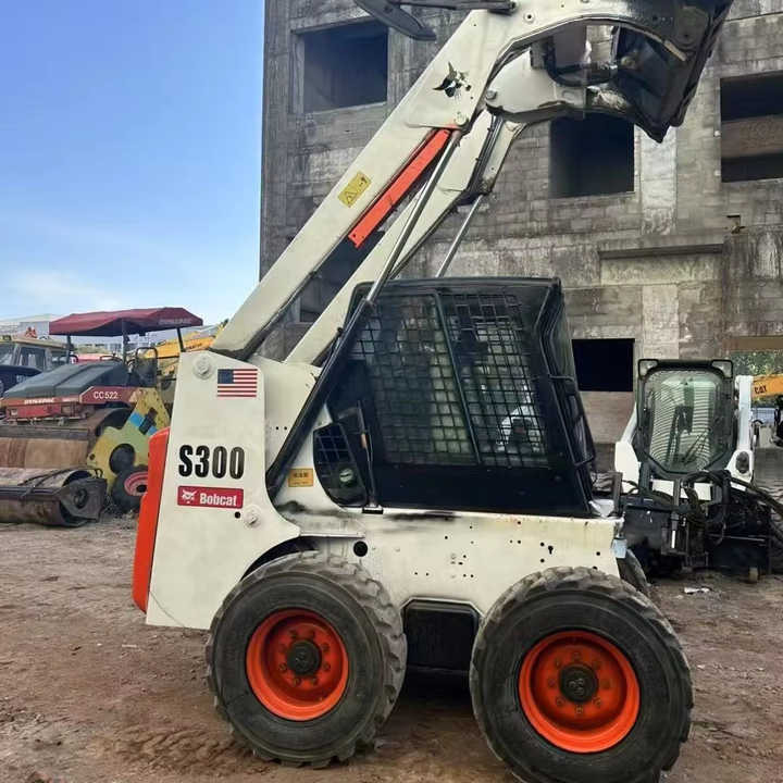 Second Hand BOBCAT S300 Skid-steer Loader with Very Good Performance Is for Sale at a Low Price - Mini nakladalec: slika 1 Second Hand BOBCAT S300 Skid-steer Loader with Very Good Performance Is for Sale at a Low Price - Mini nakladalec: slika 1