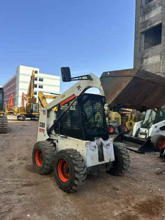 Second Hand BOBCAT S300 Skid-steer Loader with Very Good Performance Is for Sale at a Low Price - Mini nakladalec: slika 4 Second Hand BOBCAT S300 Skid-steer Loader with Very Good Performance Is for Sale at a Low Price - Mini nakladalec: slika 4