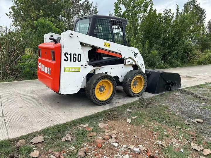USED BOBCAT S160 Skid-steer Loader with Very Good Performance Is for Sale at a Low Price. - Mini nakladalec: slika 4 USED BOBCAT S160 Skid-steer Loader with Very Good Performance Is for Sale at a Low Price. - Mini nakladalec: slika 4
