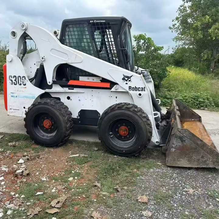 Mini nakladalec USED BOBCAT S300 Skid-steer Loader with Very Good Performance Is for Sale at a Low Price. S160/s185/s220/330 in Stock: slika 1