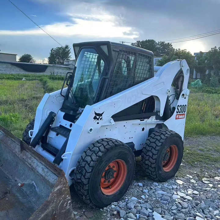 Used Bob Cat Bob Cat S300 Used Mini Skid Steer Wheel Loader Multifunctional Track Loaders Bobcat S300 - Mini nakladalec: slika 5 Used Bob Cat Bob Cat S300 Used Mini Skid Steer Wheel Loader Multifunctional Track Loaders Bobcat S300 - Mini nakladalec: slika 5