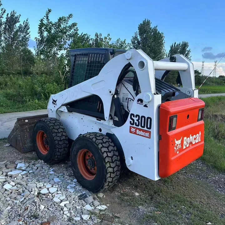 Used Bob Cat Bob Cat S300 Used Mini Skid Steer Wheel Loader Multifunctional Track Loaders Bobcat S300 - Mini nakladalec: slika 3 Used Bob Cat Bob Cat S300 Used Mini Skid Steer Wheel Loader Multifunctional Track Loaders Bobcat S300 - Mini nakladalec: slika 3