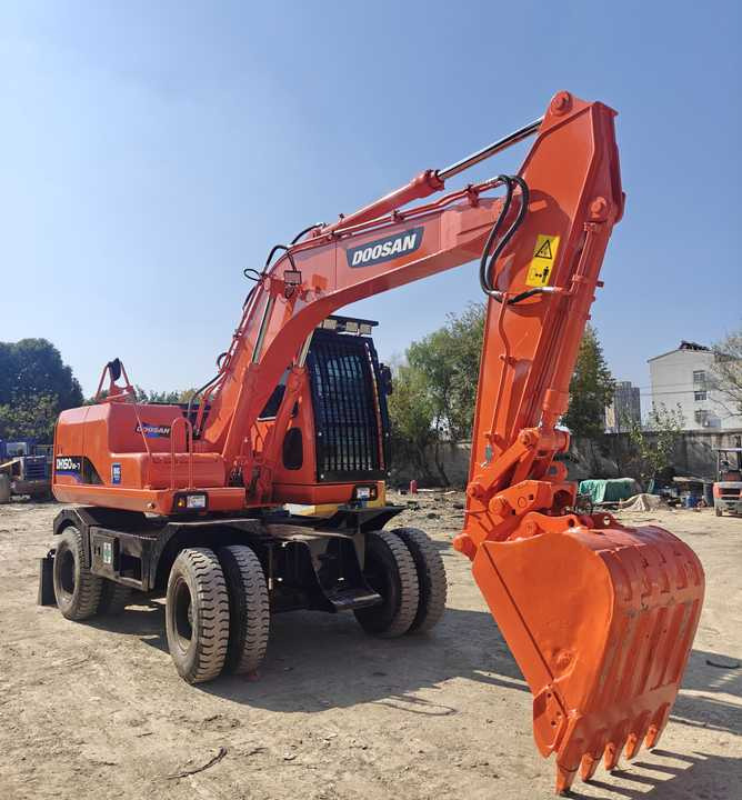 Used Doosan DH150W-7 Model Wheel Excavator Second Hand Machine Popular Brand Korean Doosan Hydraulic Machinery - Bager na kolesih: slika 4 Used Doosan DH150W-7 Model Wheel Excavator Second Hand Machine Popular Brand Korean Doosan Hydraulic Machinery - Bager na kolesih: slika 4