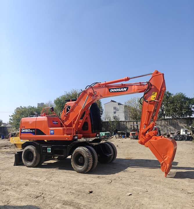 Used Doosan DH150W-7 Model Wheel Excavator Second Hand Machine Popular Brand Korean Doosan Hydraulic Machinery - Bager na kolesih: slika 1 Used Doosan DH150W-7 Model Wheel Excavator Second Hand Machine Popular Brand Korean Doosan Hydraulic Machinery - Bager na kolesih: slika 1
