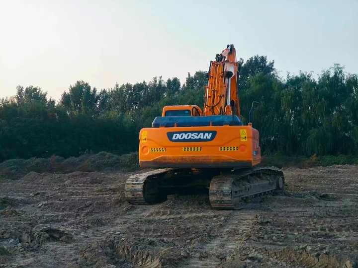Used Doosan Dx300 2014 Model Excavator Second Hand Machine Popular Brand Korean Doosan Hydraulic Machinery - Bager goseničar: slika 3 Used Doosan Dx300 2014 Model Excavator Second Hand Machine Popular Brand Korean Doosan Hydraulic Machinery - Bager goseničar: slika 3