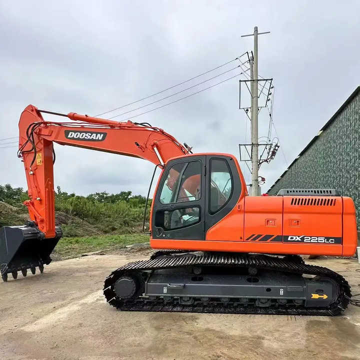 Used Excavator Doosan DX225LC-9 Excavators Mini Equipment Earth Moving Machinery Doosan Digger Excavator for Sale - Bager: slika 3 Used Excavator Doosan DX225LC-9 Excavators Mini Equipment Earth Moving Machinery Doosan Digger Excavator for Sale - Bager: slika 3