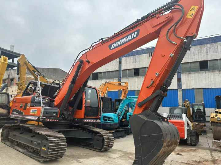Used Excavator Doosan DX225LC-9 Excavators Mini Equipment Earth Moving Machinery Doosan Digger Excavator for Sale - Bager goseničar: slika 2 Used Excavator Doosan DX225LC-9 Excavators Mini Equipment Earth Moving Machinery Doosan Digger Excavator for Sale - Bager goseničar: slika 2
