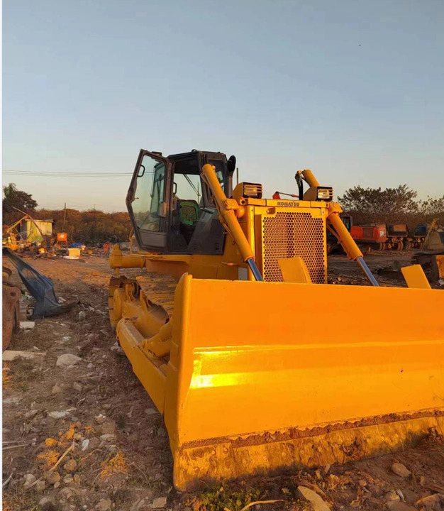 Used Famous Brand Komatsu D85 Bulldozer ,Used komatsu D85 Bulldozer in Cheaper Price and komatsu D85 for Sale - Buldožer: slika 1 Used Famous Brand Komatsu D85 Bulldozer ,Used komatsu D85 Bulldozer in Cheaper Price and komatsu D85 for Sale - Buldožer: slika 1