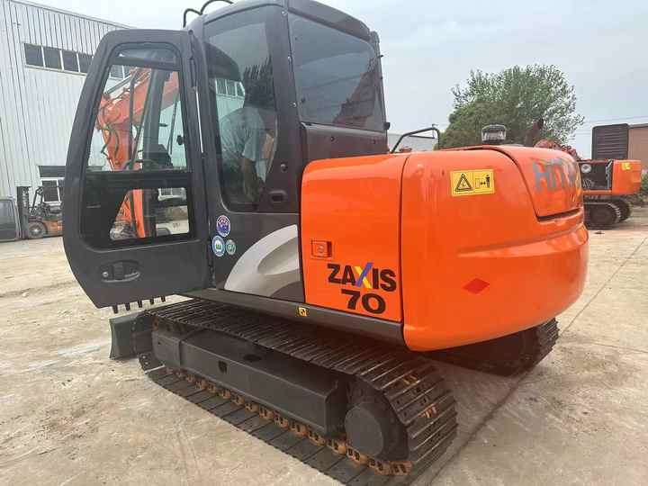 Used HITACHI ZX-70 - Bager goseničar: slika 2 Used HITACHI ZX-70 - Bager goseničar: slika 2