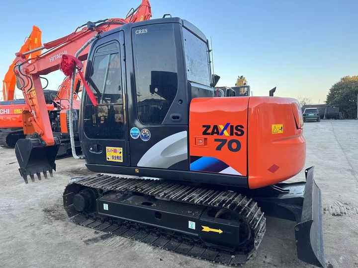 Used HITACHI ZX-70 - Bager goseničar: slika 2 Used HITACHI ZX-70 - Bager goseničar: slika 2