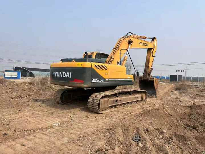 Used HYUNDAI 305LC-9T Crawler Excavator with good performance Hyundai30 tons earthmoving machinery with low price on-sale - Bager goseničar: slika 2 Used HYUNDAI 305LC-9T Crawler Excavator with good performance Hyundai30 tons earthmoving machinery with low price on-sale - Bager goseničar: slika 2