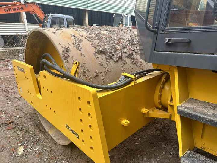 Kompaktor Used Heavy Construction Equipment BW217D Second Hand Road Rollers Used Machine Hot Sale [ Copy ]: slika 6