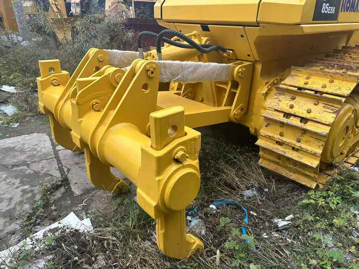 Used Japan Komatsu D85ESS Dozer with Ripper Komatsu D85 Crawler Bulldozer with Excellent Performance Low Price for Sale - Buldožer: slika 4 Used Japan Komatsu D85ESS Dozer with Ripper Komatsu D85 Crawler Bulldozer with Excellent Performance Low Price for Sale - Buldožer: slika 4