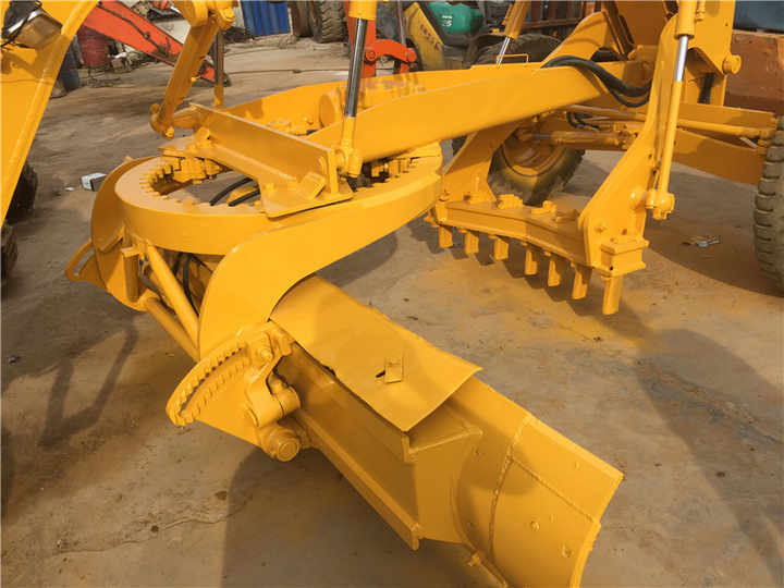 Used Komatsu GD305 Motor Grader Cheap Price Komatsu Road Grader GD305 Good Condition in China - Greder: slika 2 Used Komatsu GD305 Motor Grader Cheap Price Komatsu Road Grader GD305 Good Condition in China - Greder: slika 2