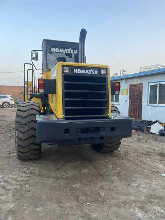 Used Komatsu WA380-3 Front Loader in Very Good Condition Strong Power komatsu 380 Wheel Loader Low Price Hot Sale - Kolesni nakladalec: slika 4 Used Komatsu WA380-3 Front Loader in Very Good Condition Strong Power komatsu 380 Wheel Loader Low Price Hot Sale - Kolesni nakladalec: slika 4