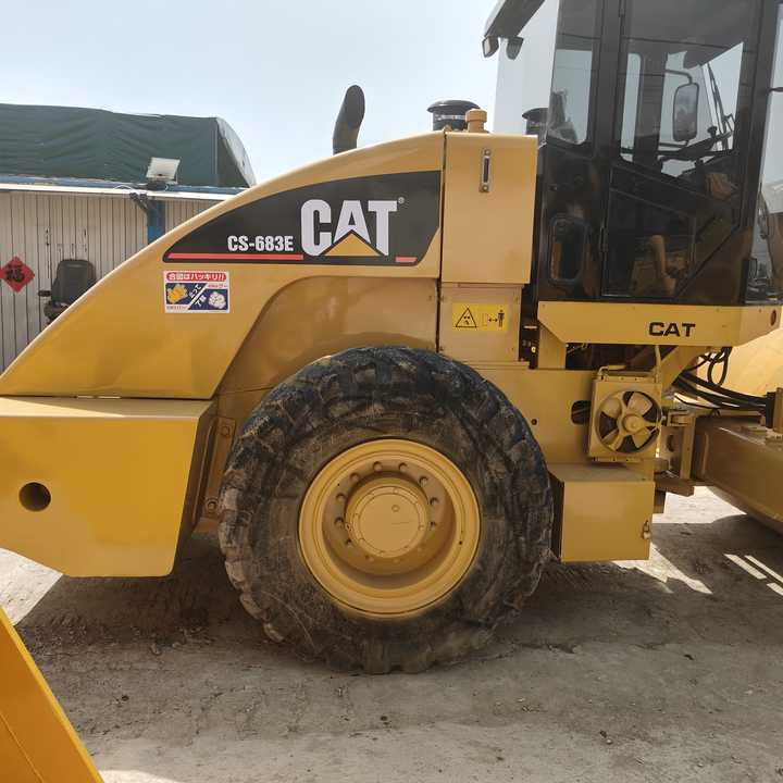 Used Original Caterpillar Cs683e Road Roller for Sale 18tons Used Road Roller with High Quality on Sale - Kompaktor: slika 3 Used Original Caterpillar Cs683e Road Roller for Sale 18tons Used Road Roller with High Quality on Sale - Kompaktor: slika 3