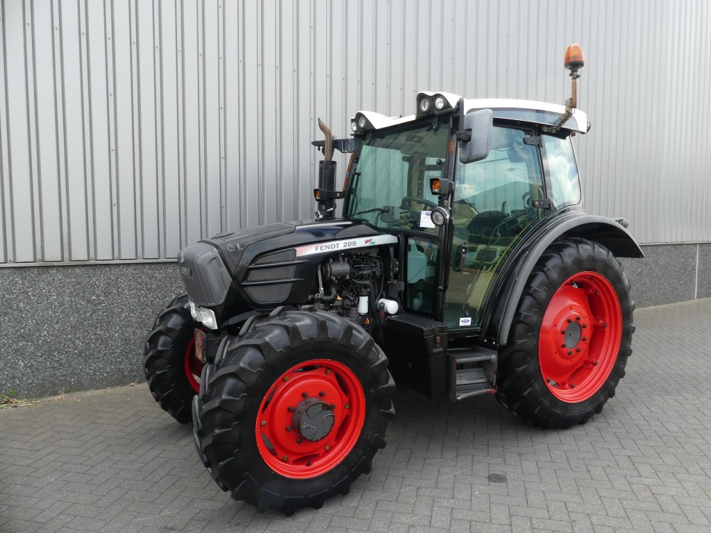 FENDT 209S Vario - Mini traktor: slika 1 FENDT 209S Vario - Mini traktor: slika 1