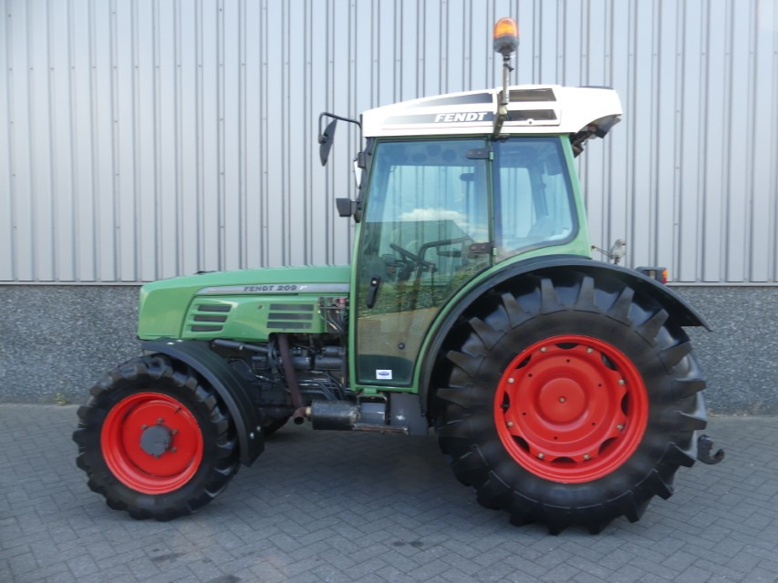 Fendt 209P - Mini traktor: slika 2 Fendt 209P - Mini traktor: slika 2