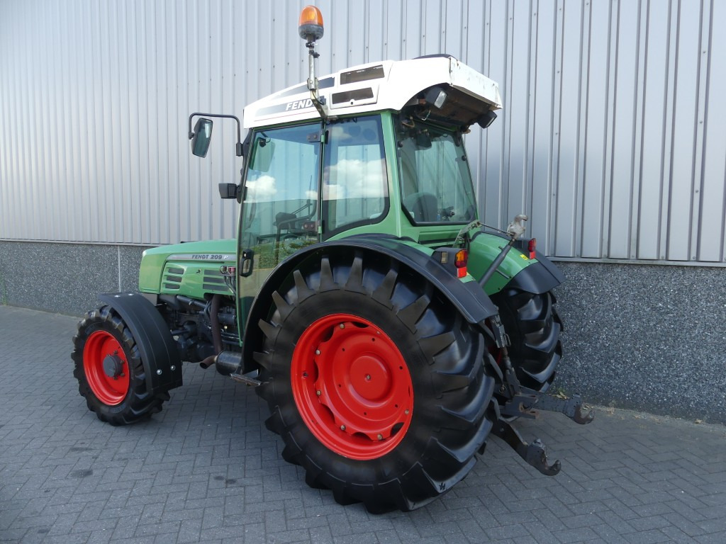 Fendt 209P - Mini traktor: slika 3 Fendt 209P - Mini traktor: slika 3