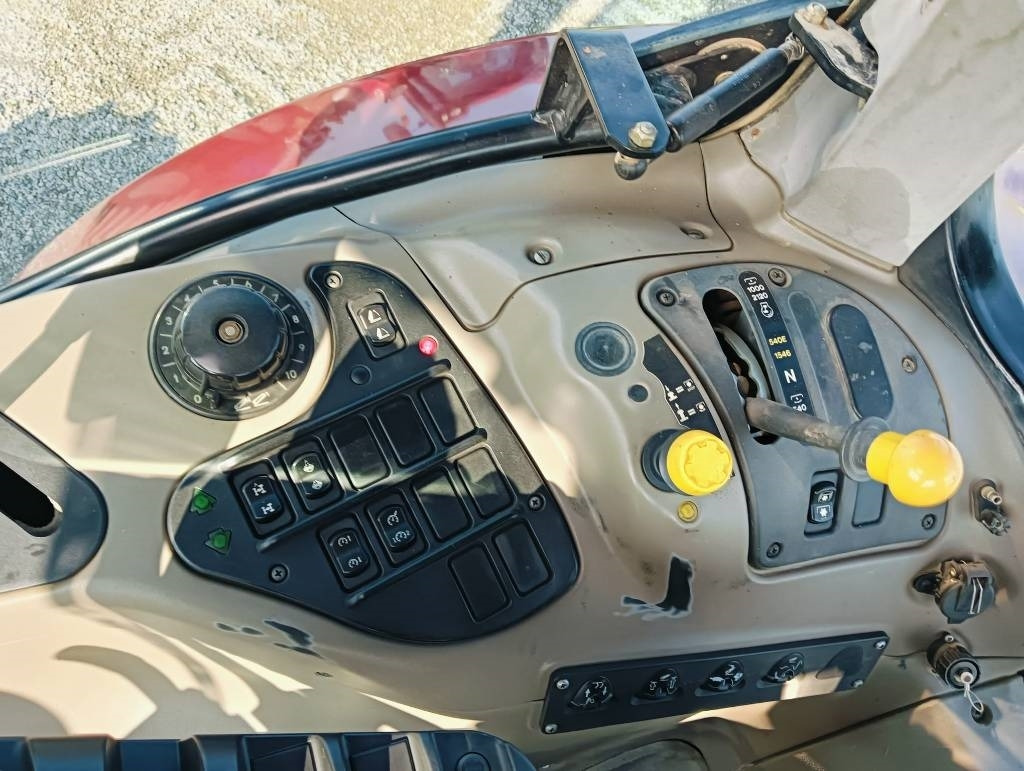 Case IH Maxxum 140 lizing Case IH Maxxum 140: slika 28 Case IH Maxxum 140 lizing Case IH Maxxum 140: slika 28