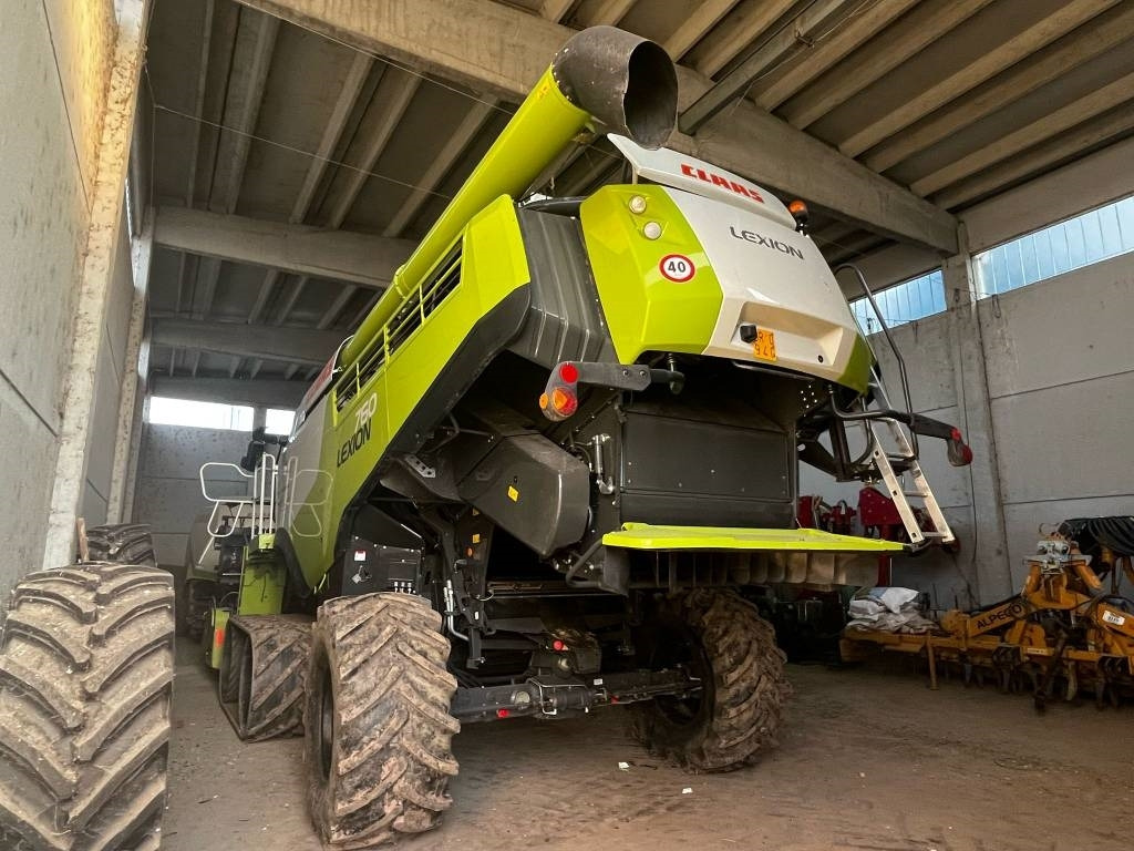 Claas LEXION 760 TT RISO - Kombajn harvester: slika 2 Claas LEXION 760 TT RISO - Kombajn harvester: slika 2