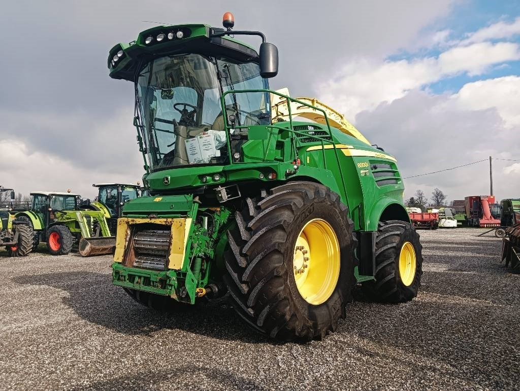 John Deere 8800 - Kombajn za krmo: slika 2 John Deere 8800 - Kombajn za krmo: slika 2