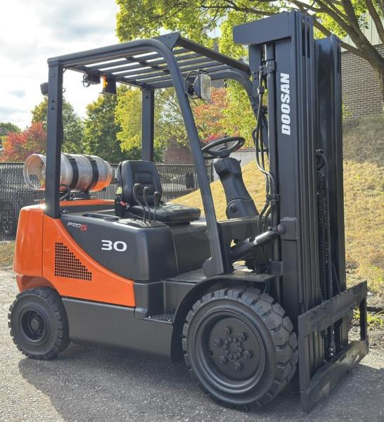 Doosan Chariot élévateur 3t gaz DOOSAN fenwick - Plinski viličar: slika 3 Doosan Chariot élévateur 3t gaz DOOSAN fenwick - Plinski viličar: slika 3
