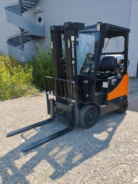 Doosan Chariot élévateur fenwick 2t gaz DOOSAN fenwick - Plinski viličar: slika 2 Doosan Chariot élévateur fenwick 2t gaz DOOSAN fenwick - Plinski viličar: slika 2