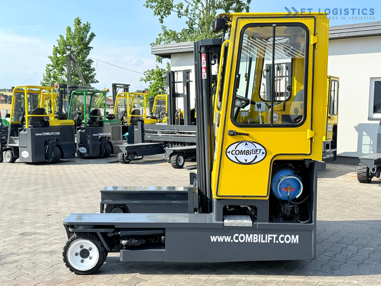 COMBILIFT C3000 / GAS / TRIPLEX - 4900MM / ONLY 1537 HOURS / FORK POSITIONER / CABIN / LIKE NEW - 4-potni viličar s pomičnim teleskopom: slika 3 COMBILIFT C3000 / GAS / TRIPLEX - 4900MM / ONLY 1537 HOURS / FORK POSITIONER / CABIN / LIKE NEW - 4-potni viličar s pomičnim teleskopom: slika 3