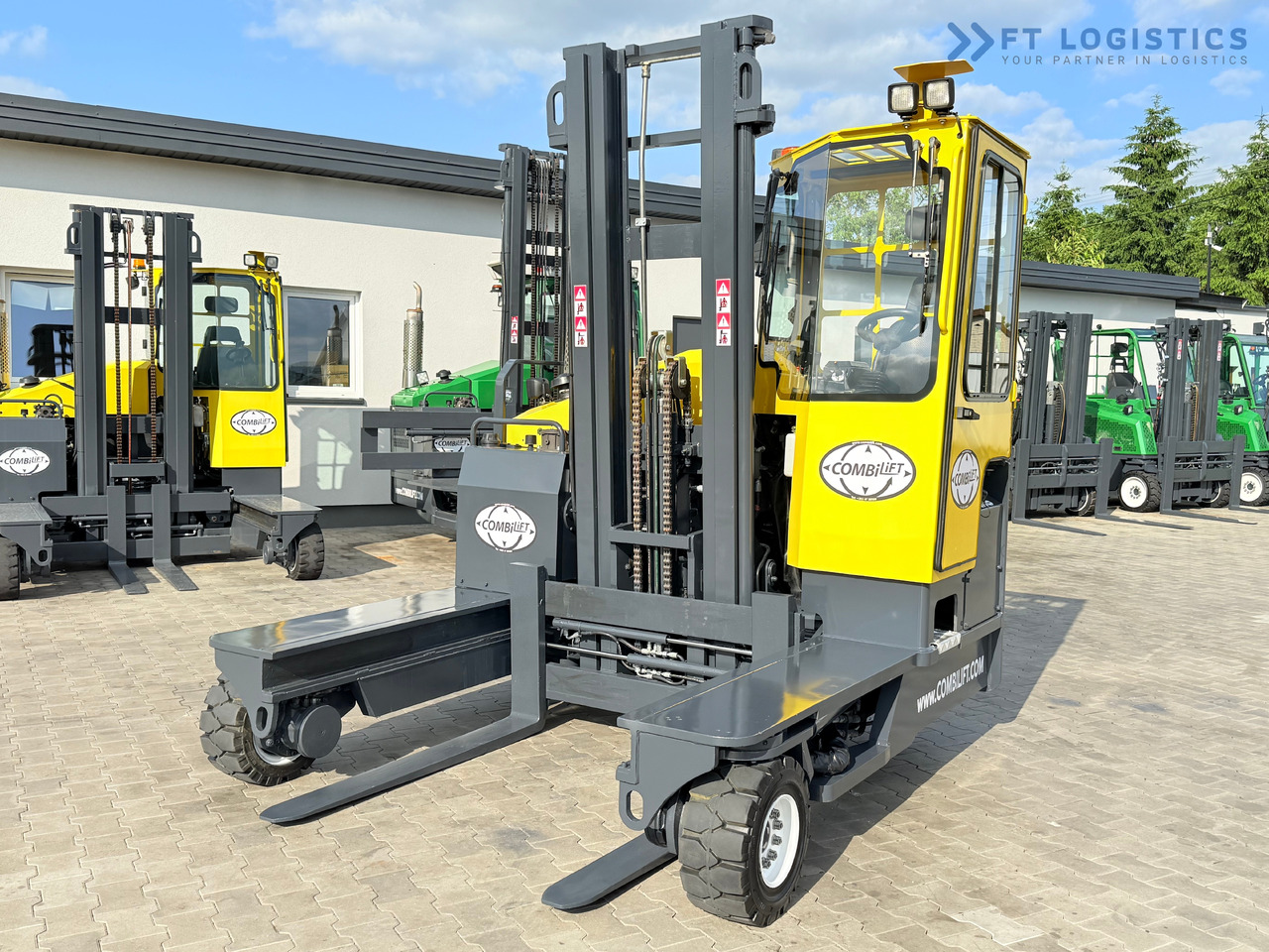 COMBILIFT C4000 / DIESEL / DUPLEX - 4100MM / FORK POSITIONER / ONLY 2951 MTH / LIKE NEW - 4-potni viličar s pomičnim teleskopom: slika 2 COMBILIFT C4000 / DIESEL / DUPLEX - 4100MM / FORK POSITIONER / ONLY 2951 MTH / LIKE NEW - 4-potni viličar s pomičnim teleskopom: slika 2