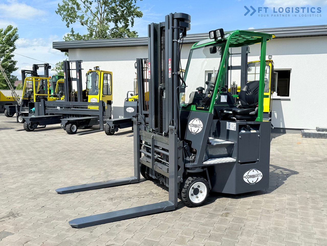 COMBILIFT CB2500 / DIESEL / EXTENDABLE FORKS / TRIPLEX / 5500MM / FREE LIFT / SIDE SHIFT / FORK POSITIONER / LIKE NEW - 4-potni viličar s pomičnim teleskopom: slika 3 COMBILIFT CB2500 / DIESEL / EXTENDABLE FORKS / TRIPLEX / 5500MM / FREE LIFT / SIDE SHIFT / FORK POSITIONER / LIKE NEW - 4-potni viličar s pomičnim teleskopom: slika 3