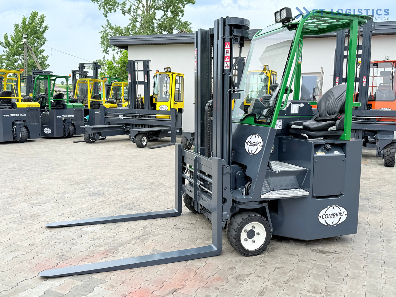 COMBILIFT CB3000 / DIESEL / TRIPLEX 4900MM / FREE LIFT / SIDESHIFT / FORK POSITIONER / 1500MM FORKS / LIKE NEW - 4-potni viličar s pomičnim teleskopom: slika 2 COMBILIFT CB3000 / DIESEL / TRIPLEX 4900MM / FREE LIFT / SIDESHIFT / FORK POSITIONER / 1500MM FORKS / LIKE NEW - 4-potni viličar s pomičnim teleskopom: slika 2