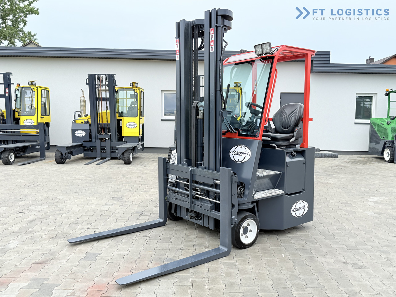 COMBILIFT Combilift C3000CB – TRIPLEX 6000mm – Year 2016 / Only 2,161 hours / Free Lift / Fork Positioner / Diesel - 4-potni viličar s pomičnim teleskopom: slika 1 COMBILIFT Combilift C3000CB – TRIPLEX 6000mm – Year 2016 / Only 2,161 hours / Free Lift / Fork Positioner / Diesel - 4-potni viličar s pomičnim teleskopom: slika 1