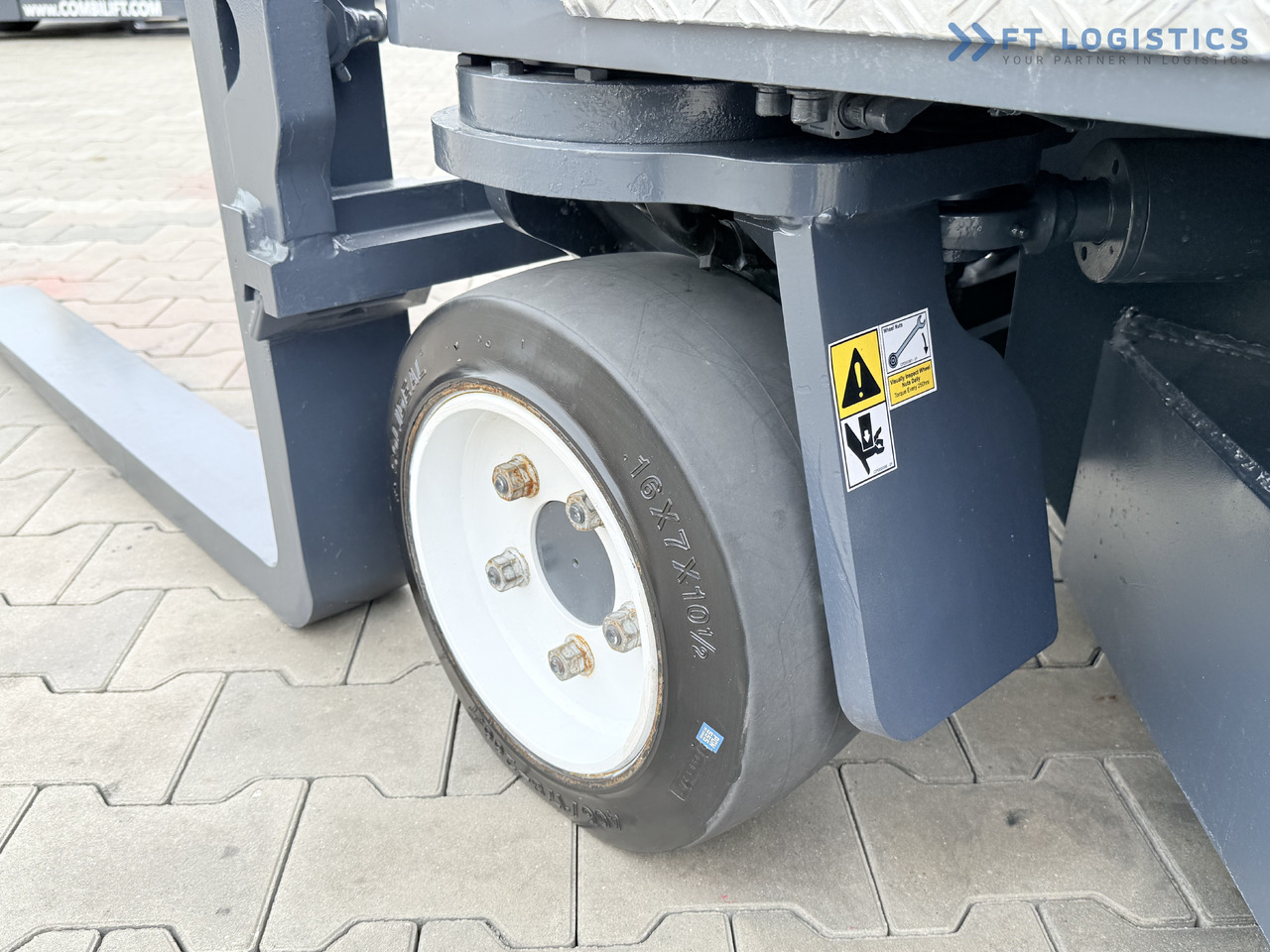 4-potni viličar s pomičnim teleskopom COMBILIFT Combilift C3000CB – TRIPLEX 6000mm – Year 2016 / Only 2,161 hours / Free Lift / Fork Positioner / Diesel: slika 17