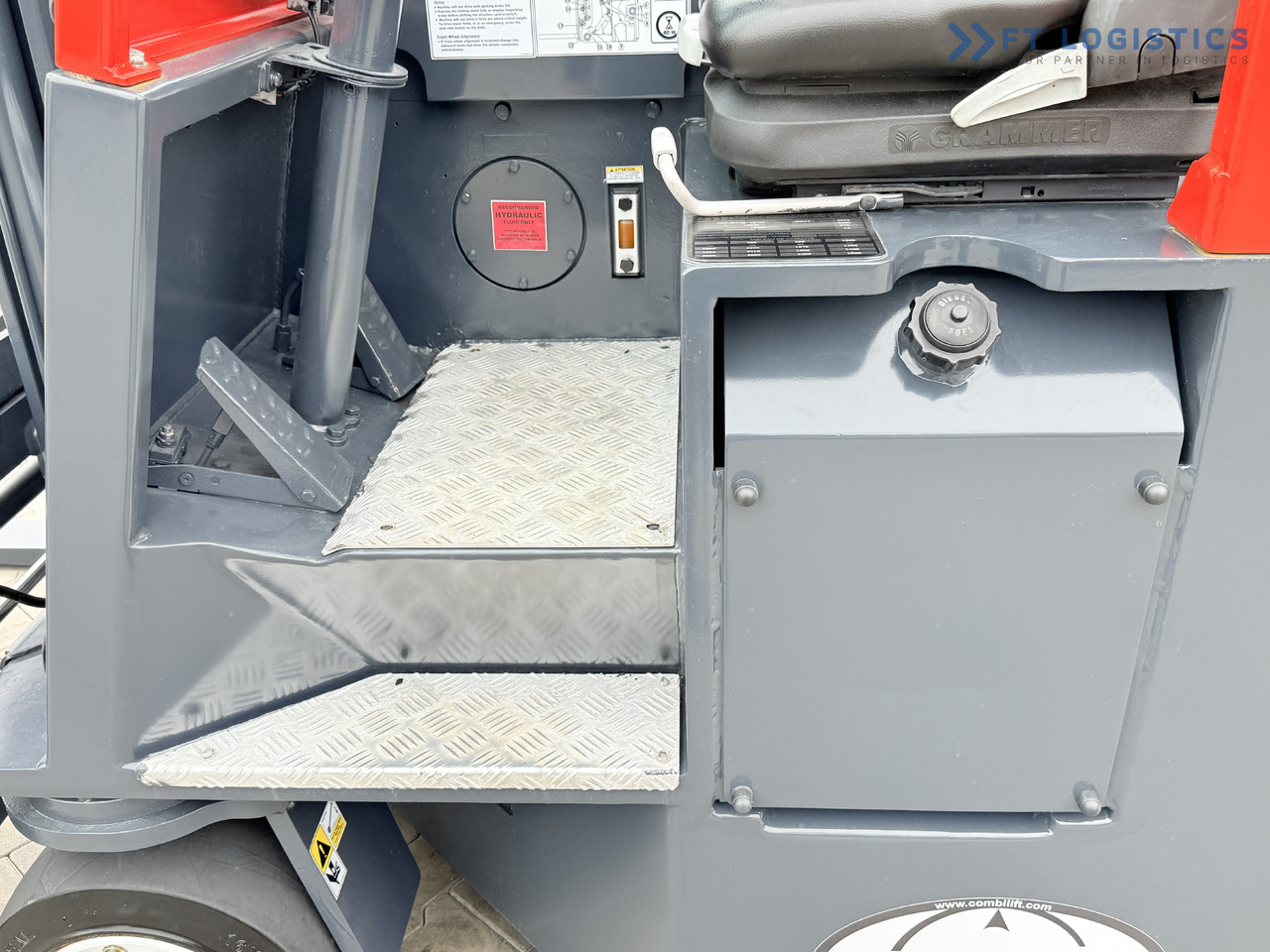 COMBILIFT Combilift C3000CB – TRIPLEX 6000mm – Year 2016 / Only 2,161 hours / Free Lift / Fork Positioner / Diesel - 4-potni viličar s pomičnim teleskopom: slika 3 COMBILIFT Combilift C3000CB – TRIPLEX 6000mm – Year 2016 / Only 2,161 hours / Free Lift / Fork Positioner / Diesel - 4-potni viličar s pomičnim teleskopom: slika 3