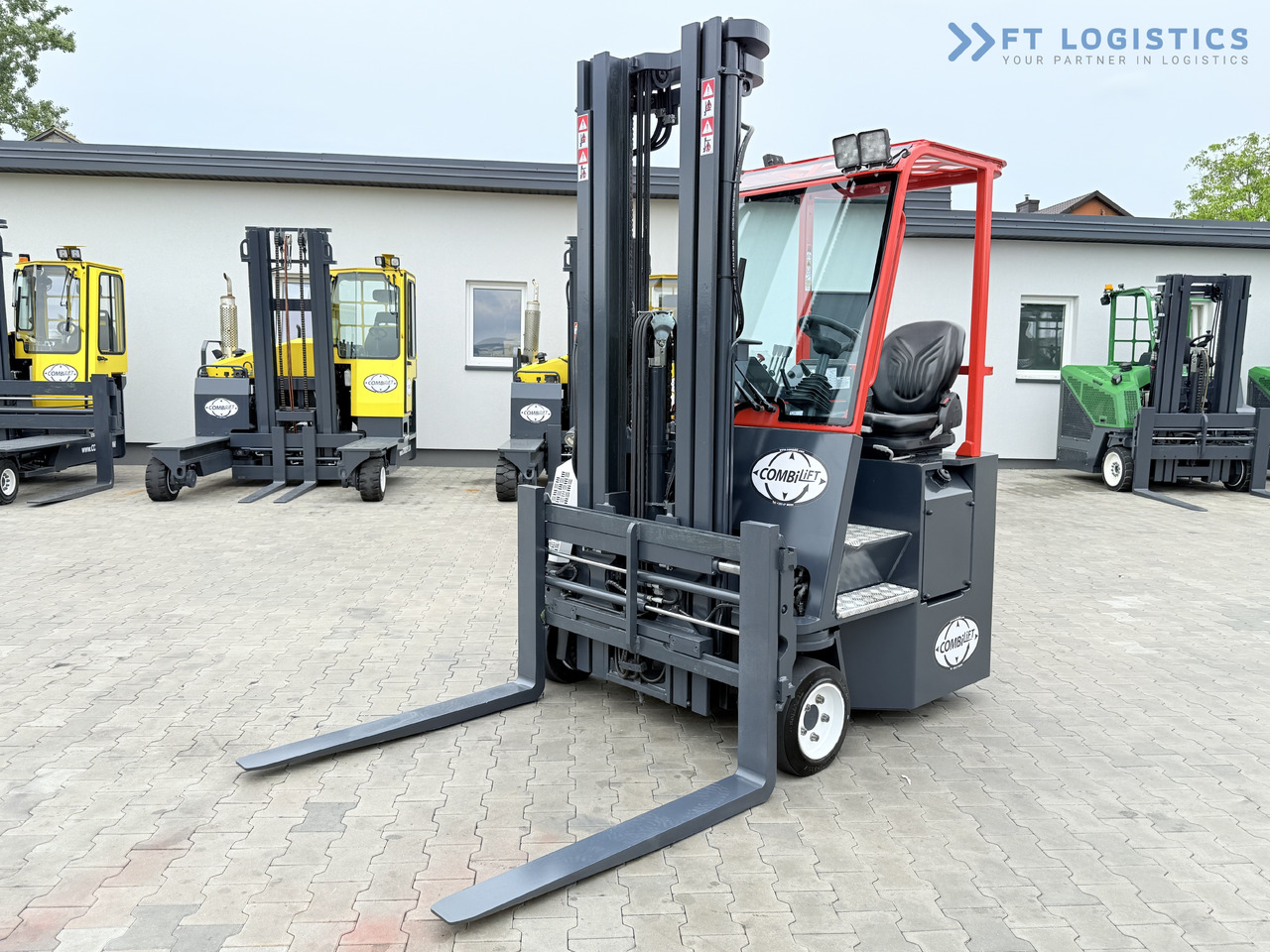 4-potni viličar s pomičnim teleskopom COMBILIFT Combilift C3000CB – TRIPLEX 6000mm – Year 2016 / Only 2,161 hours / Free Lift / Fork Positioner / Diesel: slika 8