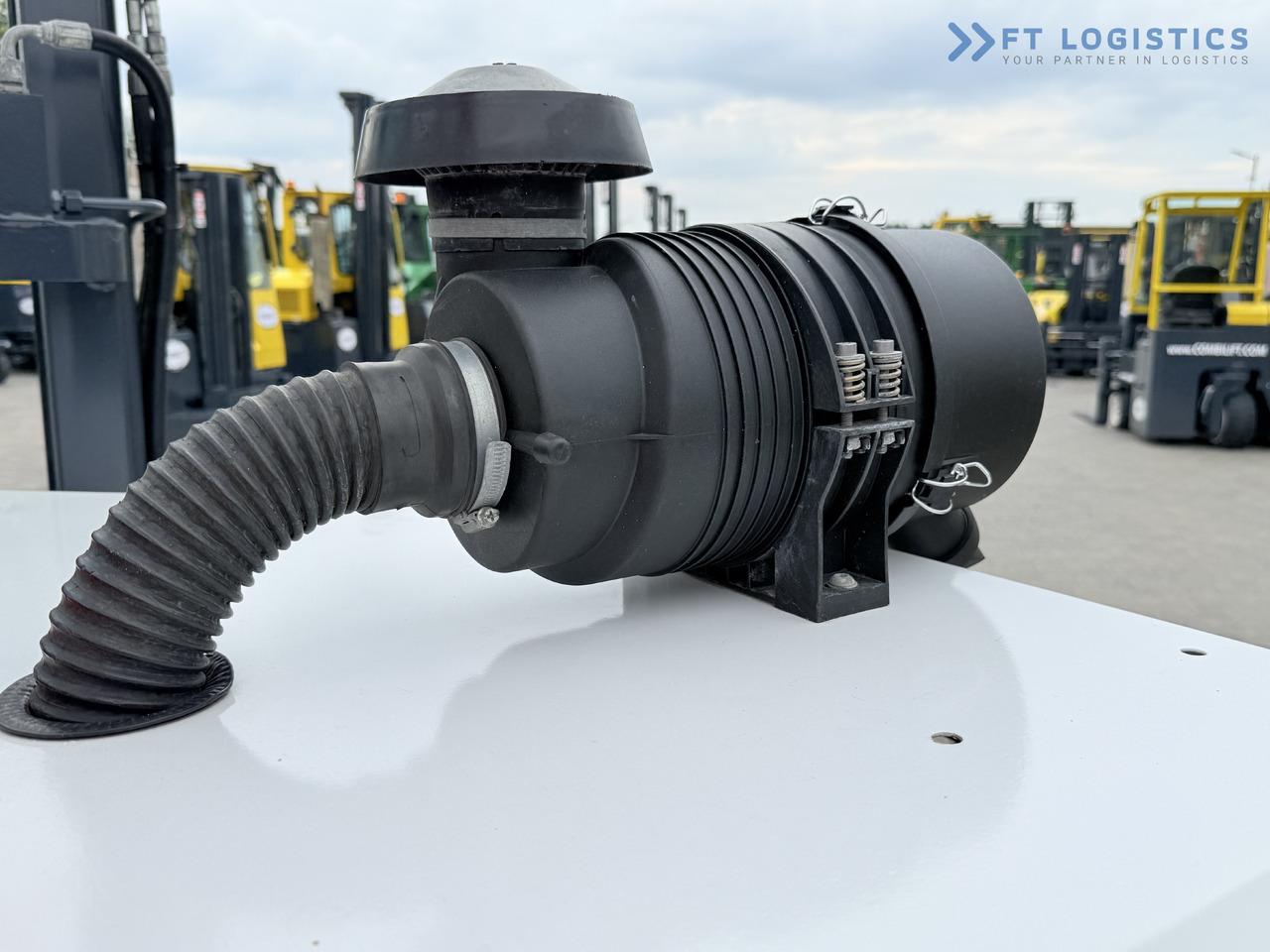 4-potni viličar s pomičnim teleskopom COMBILIFT Combilift C3000CB – TRIPLEX 6000mm – Year 2016 / Only 2,161 hours / Free Lift / Fork Positioner / Diesel: slika 37