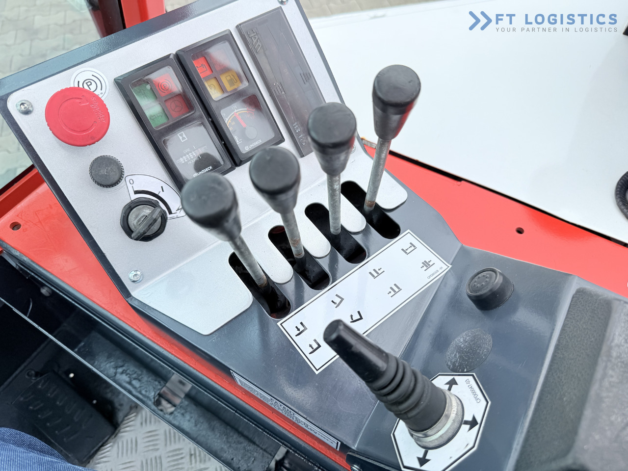 4-potni viličar s pomičnim teleskopom COMBILIFT Combilift C3000CB – TRIPLEX 6000mm – Year 2016 / Only 2,161 hours / Free Lift / Fork Positioner / Diesel: slika 42