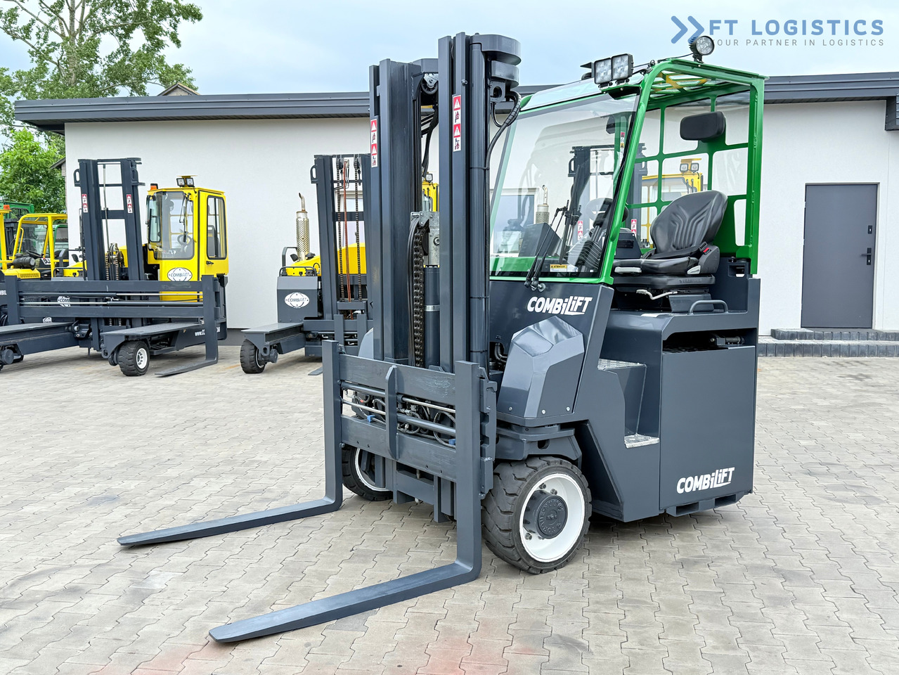 COMBILIFT Combilift CBE4000 / TRIPLEX 5200MM / ELECTRIC / FREE LIFT / FORK POSITIONER / SIDESHIFT / LIKE NEW - 4-potni viličar s pomičnim teleskopom: slika 1 COMBILIFT Combilift CBE4000 / TRIPLEX 5200MM / ELECTRIC / FREE LIFT / FORK POSITIONER / SIDESHIFT / LIKE NEW - 4-potni viličar s pomičnim teleskopom: slika 1