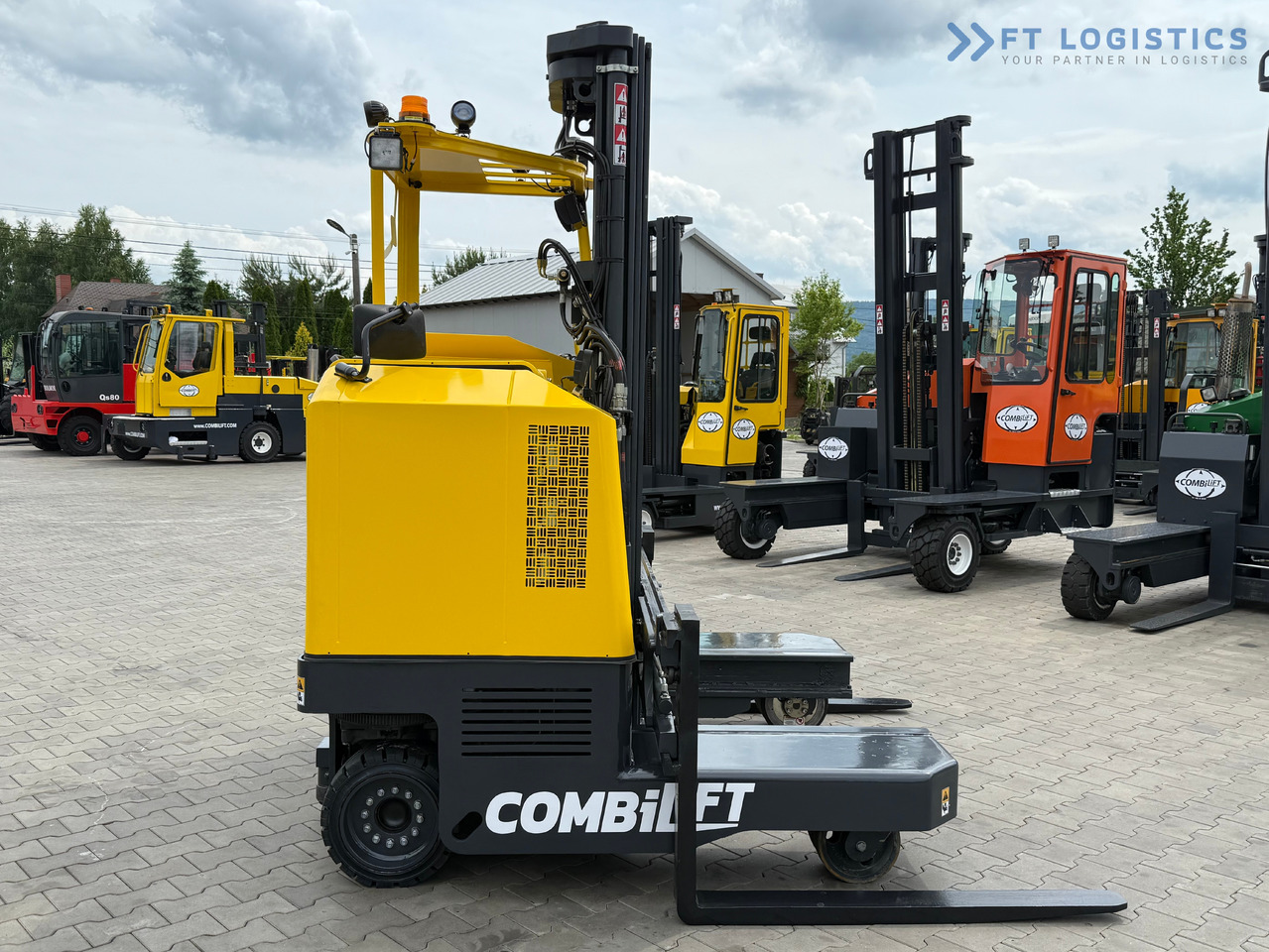 Nov 4-potni viličar s pomičnim teleskopom COMBILIFT MR / ELECTRIC / TRIPLEX – 6000MM / FULL FREE LIFT / WIDE POSITIONER / FORK SIDESHIFT / ONLY 1400 HOURS / LIKE NEW: slika 5